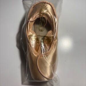 Ballet Pointe Shoes: Freed of London size 5 single X